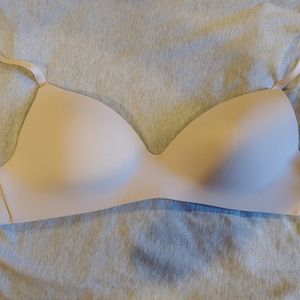 Victoria's Secret lightly lined t-shirt bra